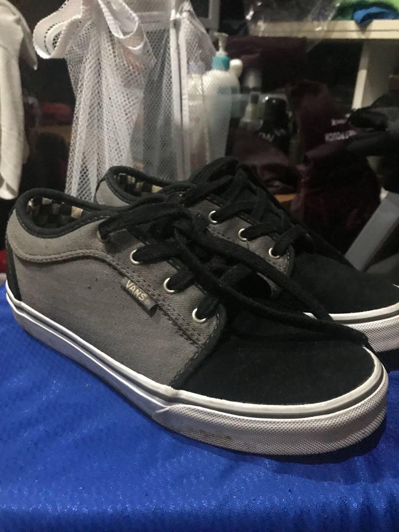 Original Vans shoes (Category: Sneakers) located in Taytay. Submitted by rdv1124 (Listing ID 184476385, Image 1). Description: Original Vans shoes Kids size UK 2.5 EUR 34.5 US youth 3.5 Used very seldom. Still in very good condition RFS - napagliitan na ng son ko Delivery cost must be shouldered by the buyer. .