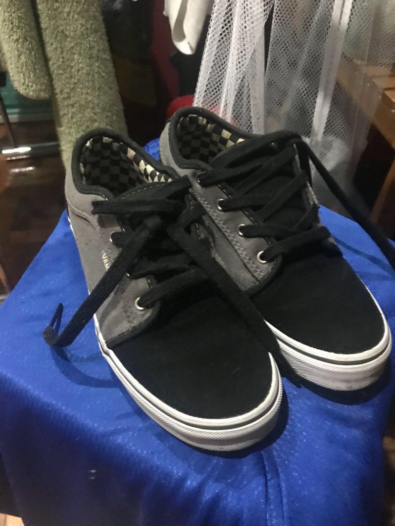 Original Vans shoes (Category: Sneakers) located in Taytay. Submitted by rdv1124 (Listing ID 184476385, Image 2). Description: Original Vans shoes Kids size UK 2.5 EUR 34.5 US youth 3.5 Used very seldom. Still in very good condition RFS - napagliitan na ng son ko Delivery cost must be shouldered by the buyer. .