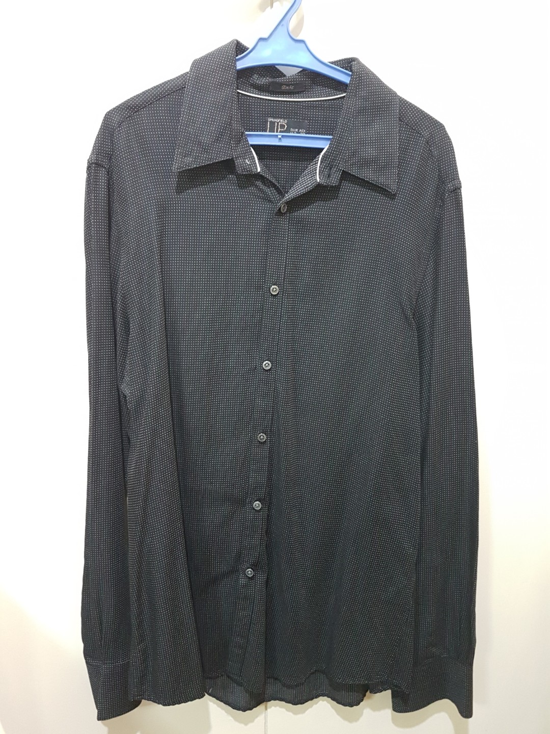 Springfield slim fit black long sleeved polo (Category: Sleep and Loungewear) located in Makati City. Submitted by rjp20 (Listing ID 207587875, Image 2). Description: Good as new. Only worn once. Black Polo w white patterns Size medium but slim fit. #carou2019.