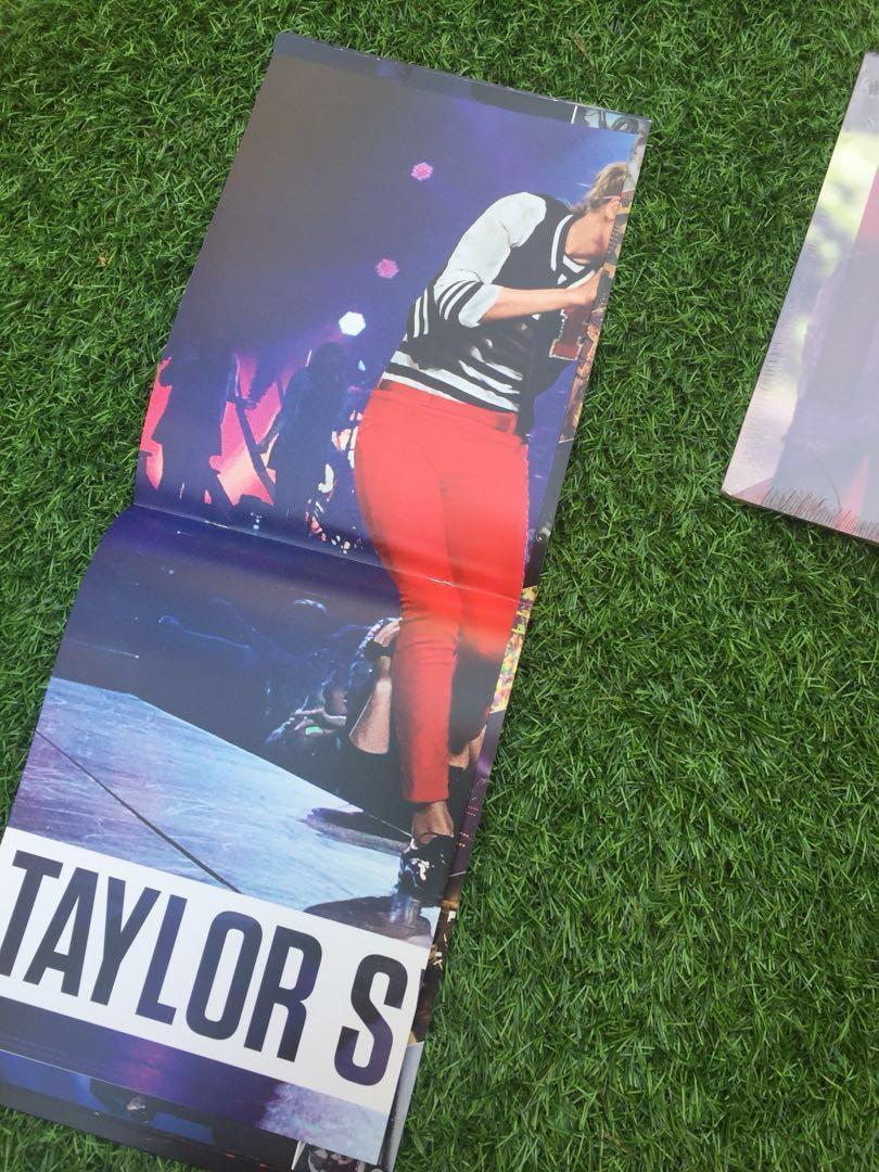 Taylor Swift Red Tour Booklet and Calendar 14, Hobbies & Toys, Music