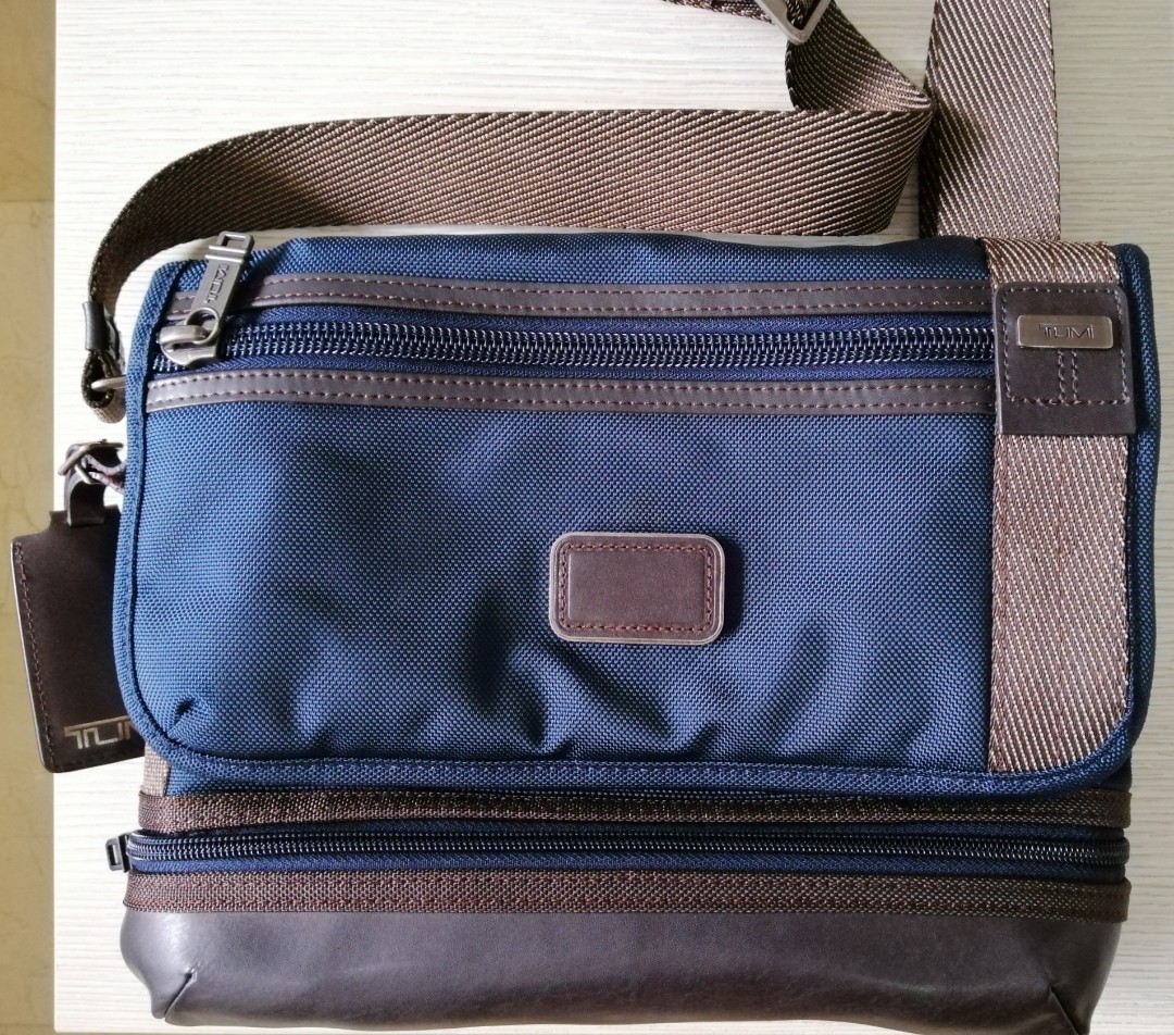Tumi hot sale beale crossbody