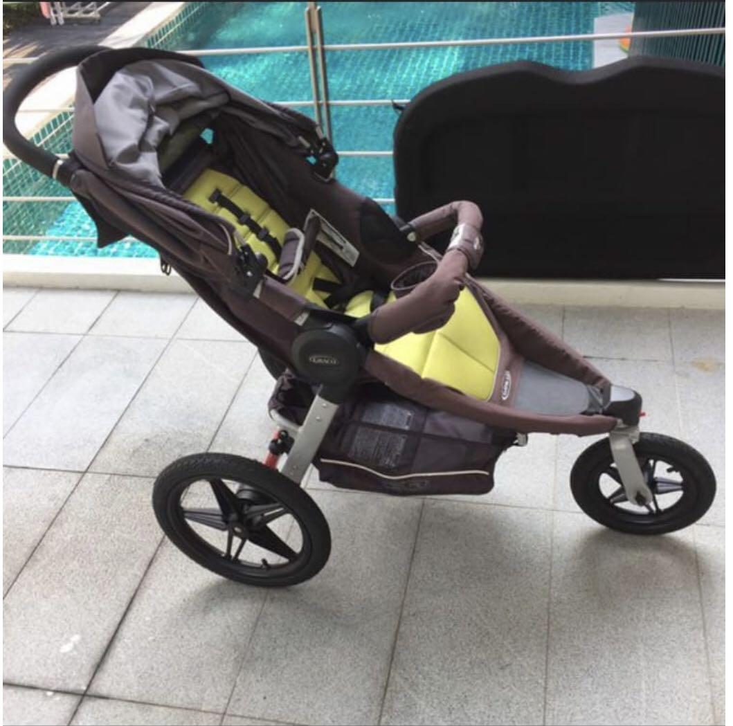 Graco jogger stroller, Babies & Kids, Going Out, Strollers on Carousell