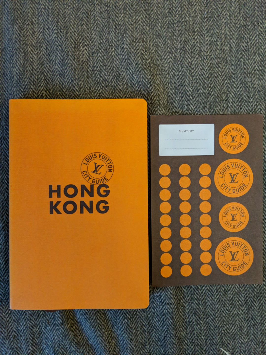 Louis Vuitton (LV) City Guide: Hong Kong, 興趣及遊戲, 書本& 文具
