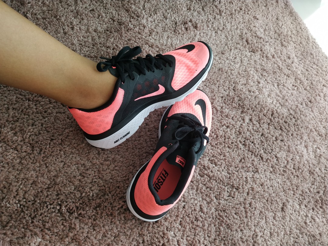 womens nike running shoes canada
