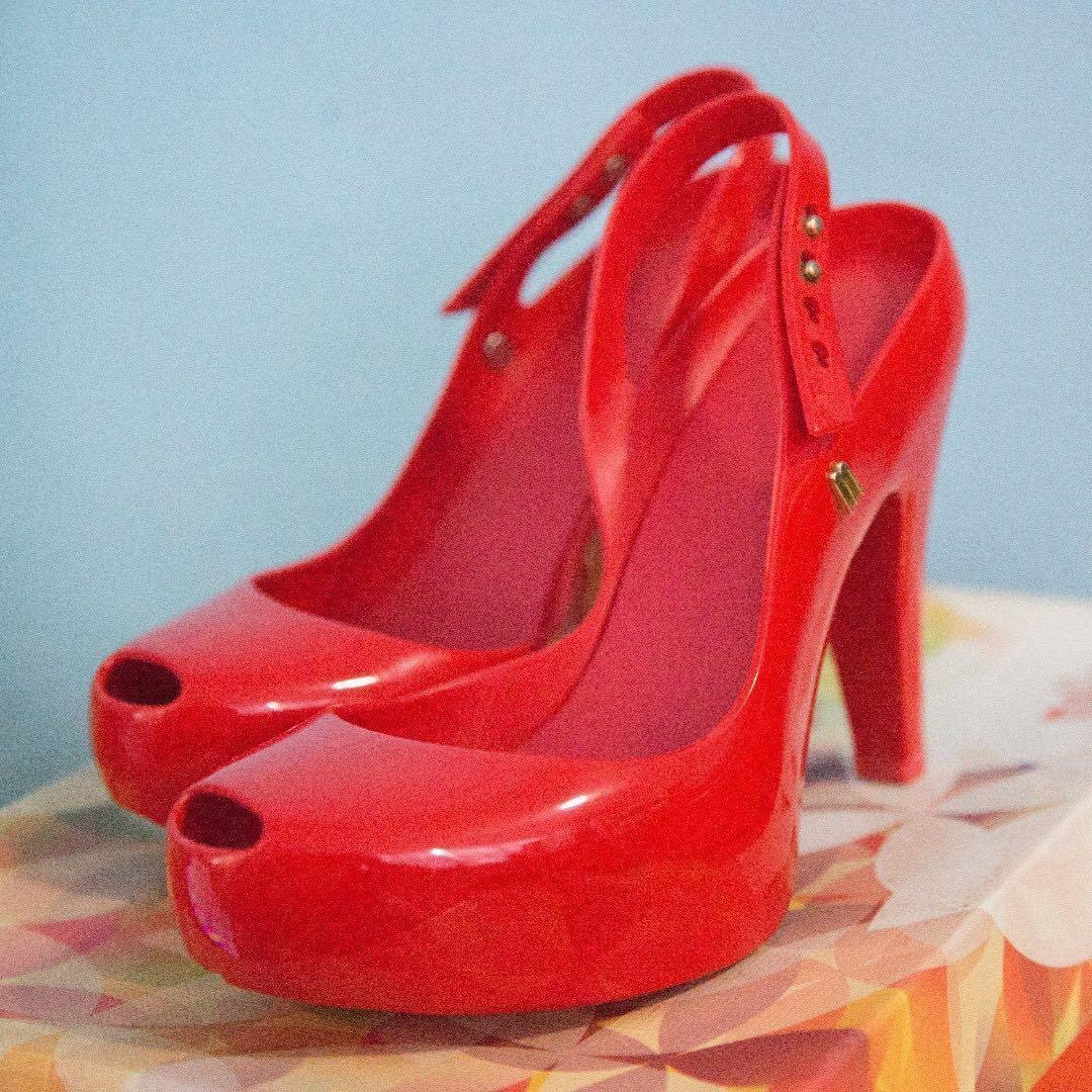 girl in red heels
