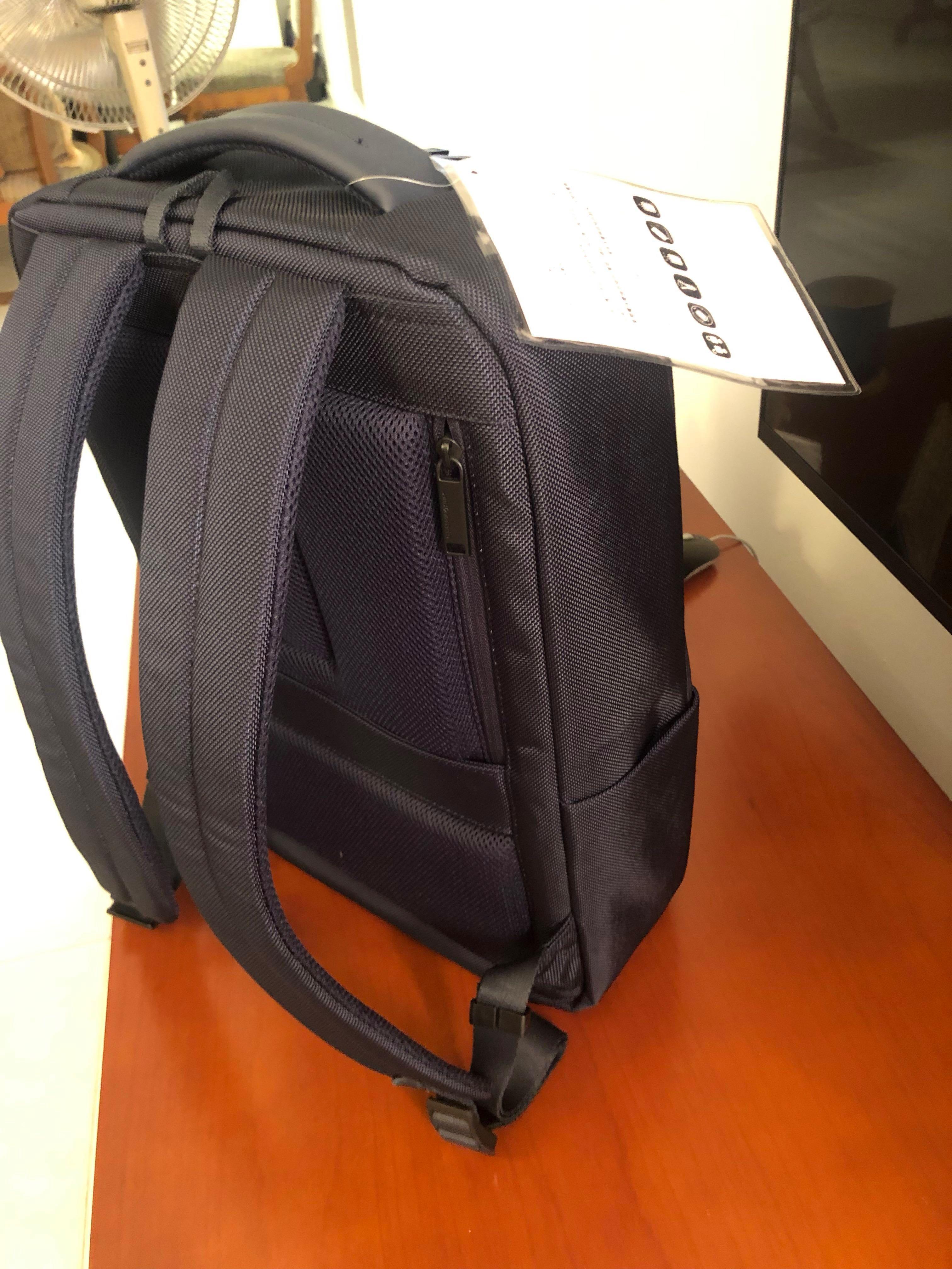 Samsonite red grabel top