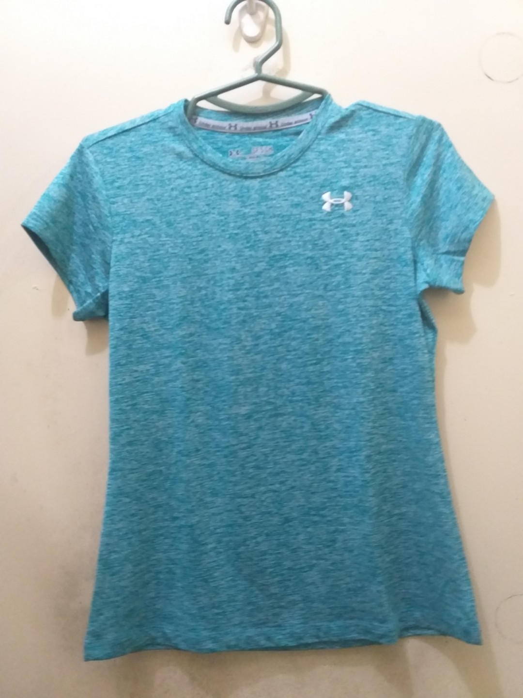 Under armour workout shirts, Men's Fashion, Activewear on Carousell