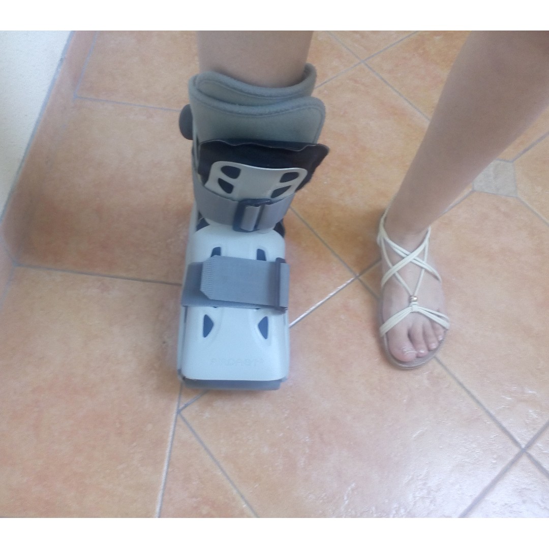 2nd Hand Aircast Sp Short Pneumatic Walker Brace Walking Boot Health Beauty Hand Foot Care On Carousell