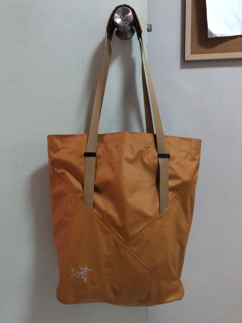 Arc teryx Blanca 19 Tote Men s Fashion Bags Sling Bags on Carousell