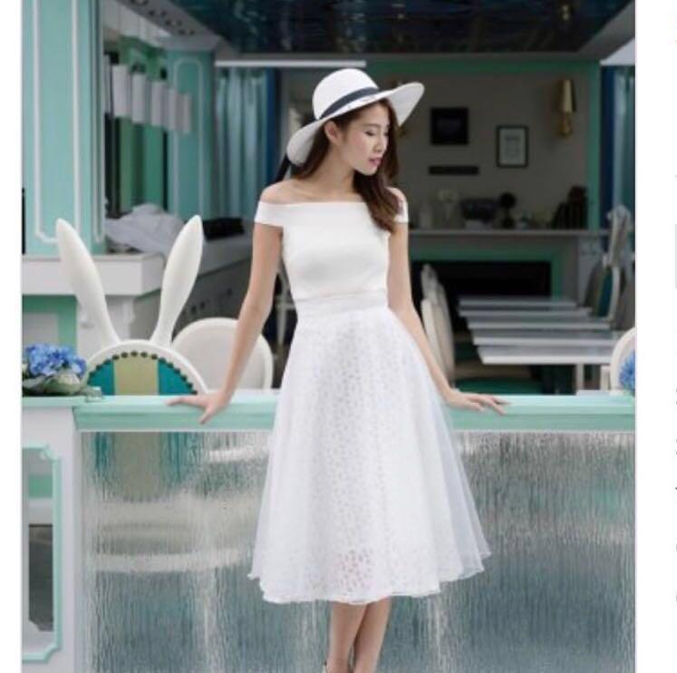 BNIB Thread Theory Brigitte Bardot Embossed Top In White (Category: Sleeveless) located in Singapore. Submitted by sundaycrafter (Listing ID 208007806, Image 1). Description: Brand new in bag. Size XS Also available in navy! Get two for free postage! ✉️Please pay for postage.