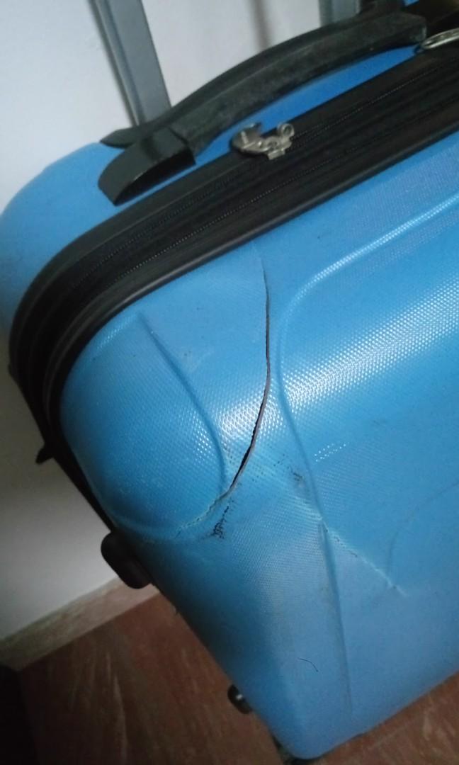 Checkin hard case trolley luggage bag has a crack, Hobbies & Toys