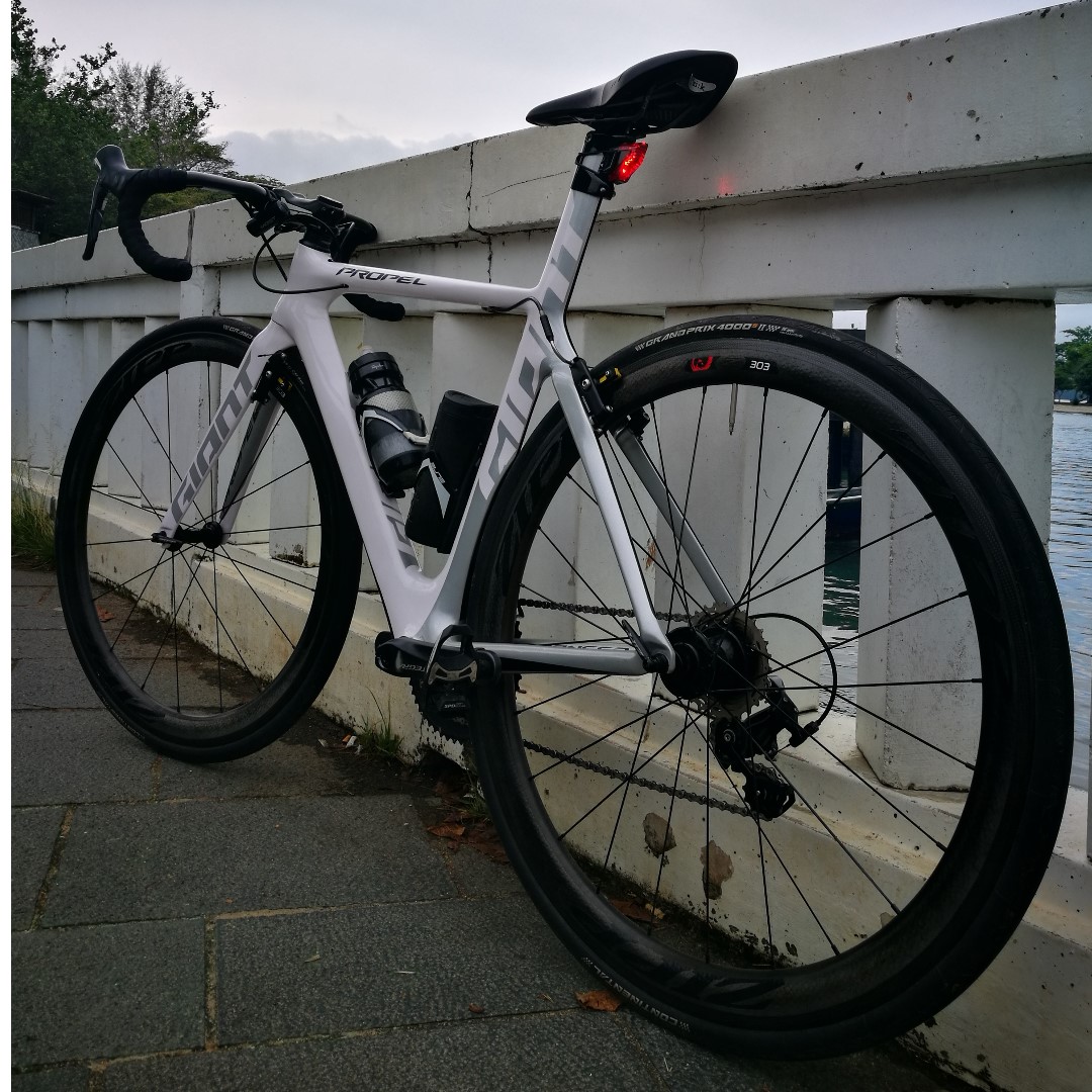 Giant propel white store