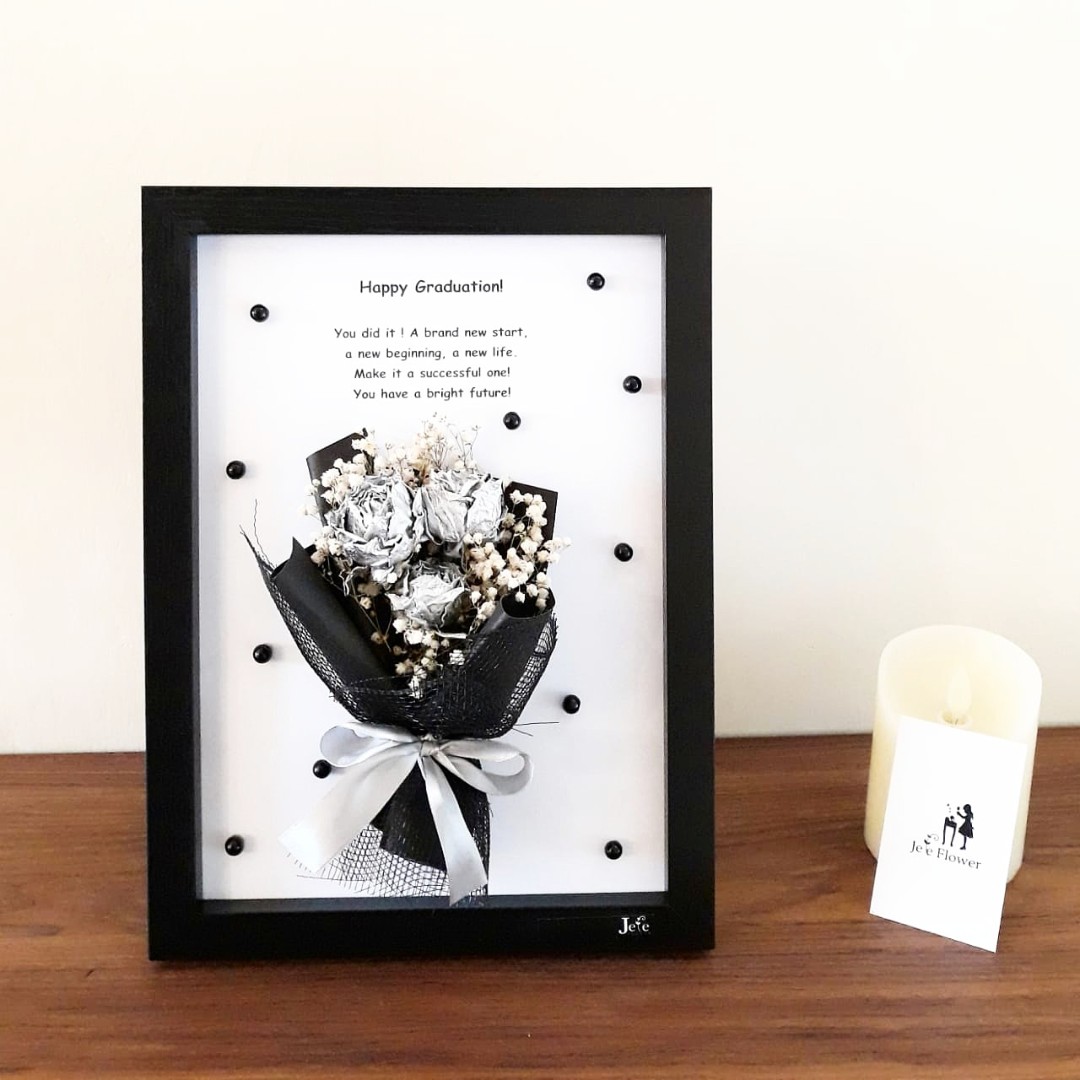 Metalic Frame Bingkai Foto Dengan Bunga Kering Dan Mutiara Keren Desain Kerajinan Tangan Karya Seni Di Carousell Ini foto tentang bunga kering, daun kering, lis. metalic frame bingkai foto dengan bunga kering dan mutiara keren