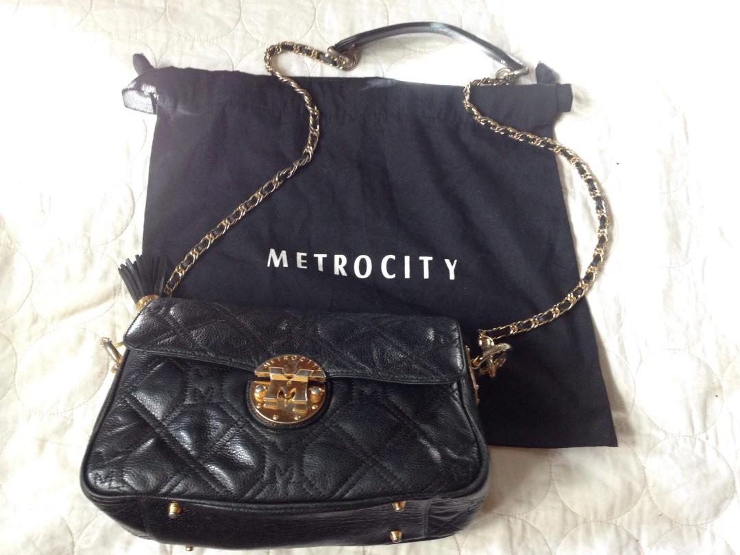 Original flawless metrocity sling bag, Women's Fashion, Bags & Wallets,  Cross-body Bags on Carousell
