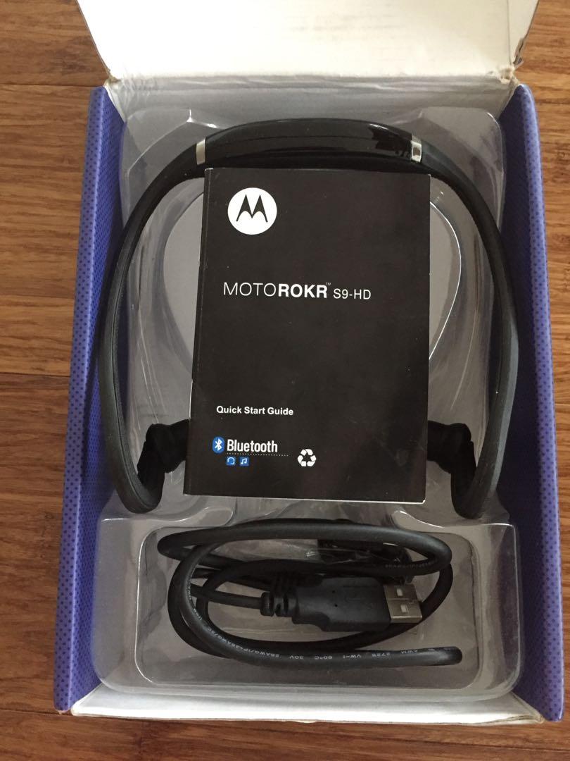 Original Motorola Bluetooth Wireless Headset (Category: Earphones) located in Cebu City. Submitted by happyheartcebu (Listing ID 207935123, Image 2). Description: Motorola MOTOROKR S9-HD Wireless High Definition Stereo Headphones Comes with box, charger, manual and extra ear cushion. .