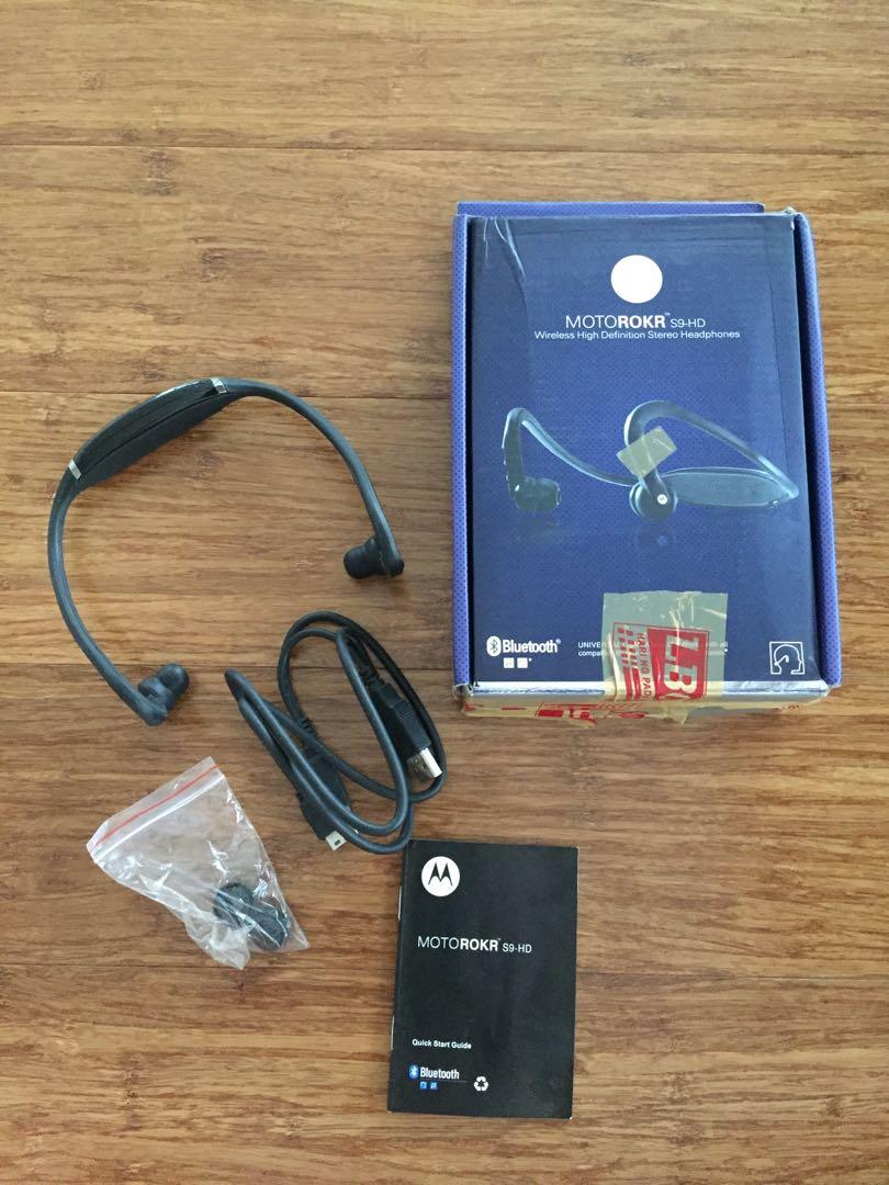 Original Motorola Bluetooth Wireless Headset (Category: Earphones) located in Cebu City. Submitted by happyheartcebu (Listing ID 207935123, Image 1). Description: Motorola MOTOROKR S9-HD Wireless High Definition Stereo Headphones Comes with box, charger, manual and extra ear cushion. .