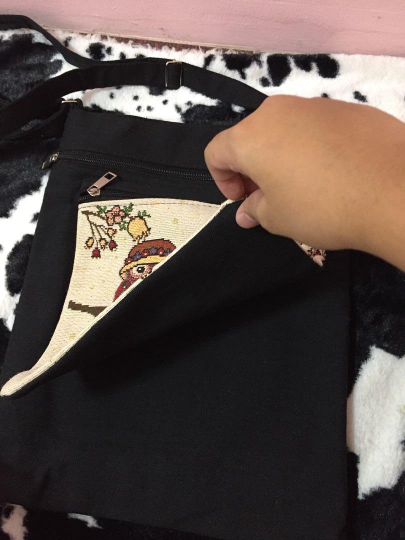 Owl messenger bag for women (Category: Cross-body Bags) located in Cainta. Submitted by GoodFinds_PH (Listing ID 207985247, Image 2). Description: Selling 🦉 MESSENGER BAG FOR ONLY 150. Pm me for sure buyers thanks.