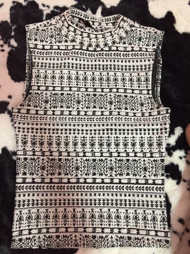 PATTERN H&M divided sleevless (Category: Blouses) located in Cainta. Submitted by GoodFinds_PH (Listing ID 207989350, Image 1). Description: Pm me for more info and for sure buyers.