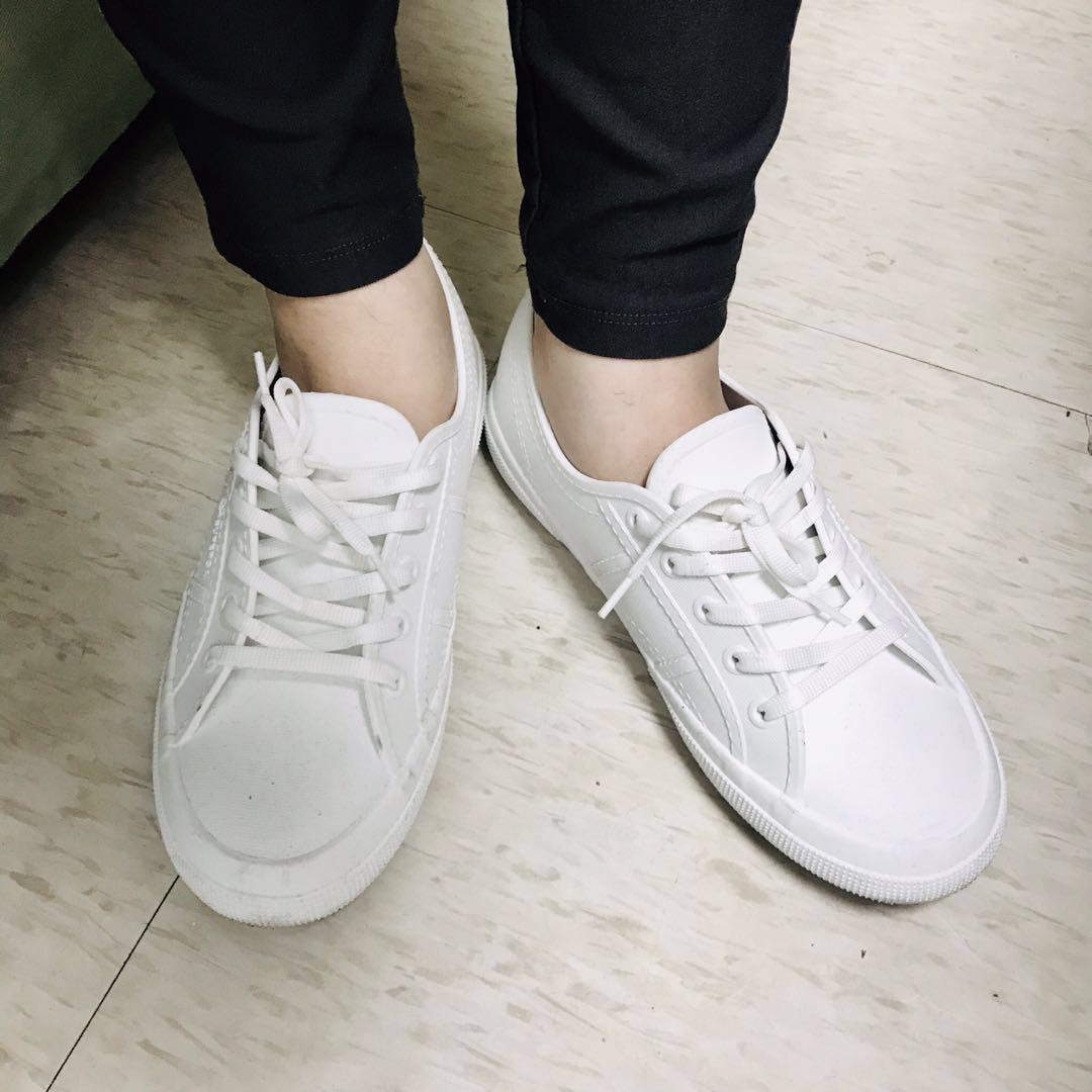 Superga Classic 2750 防水小白鞋, 她的時尚, 鞋類, 運動鞋、球鞋在旋轉拍賣