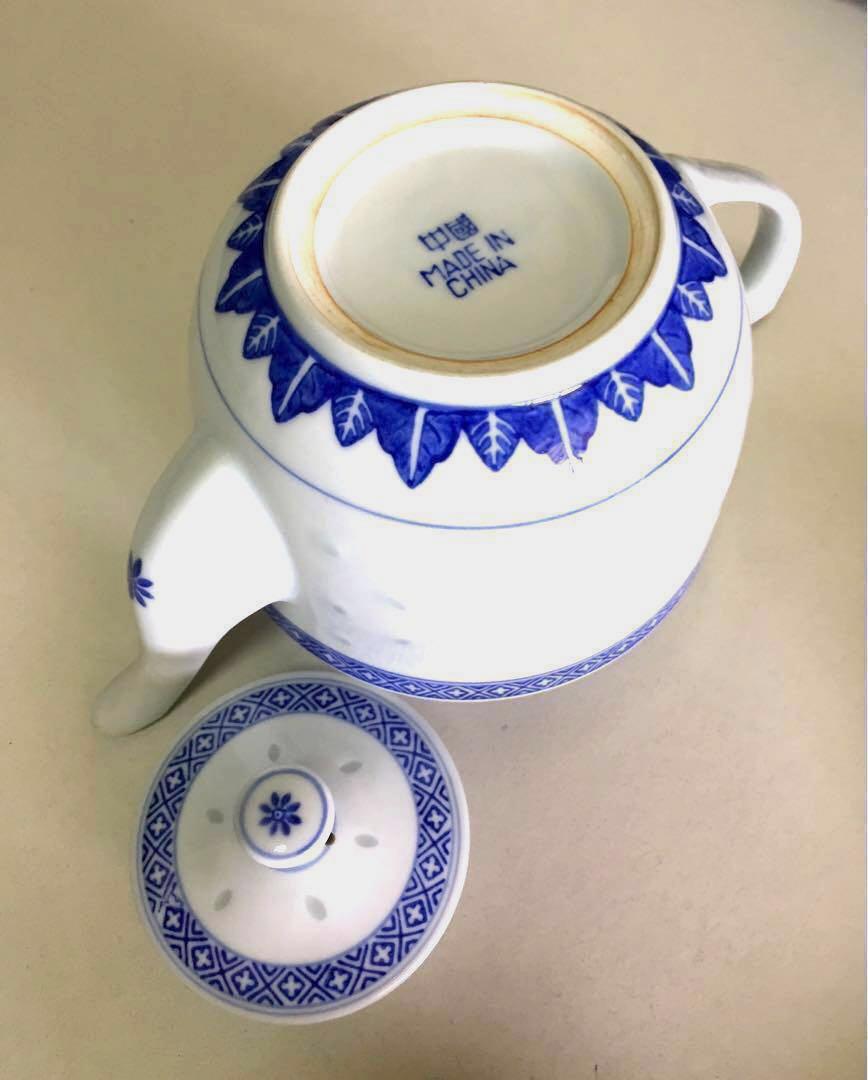 Vintage Chinese Rice Grain Flower design Blue and White Porcelain