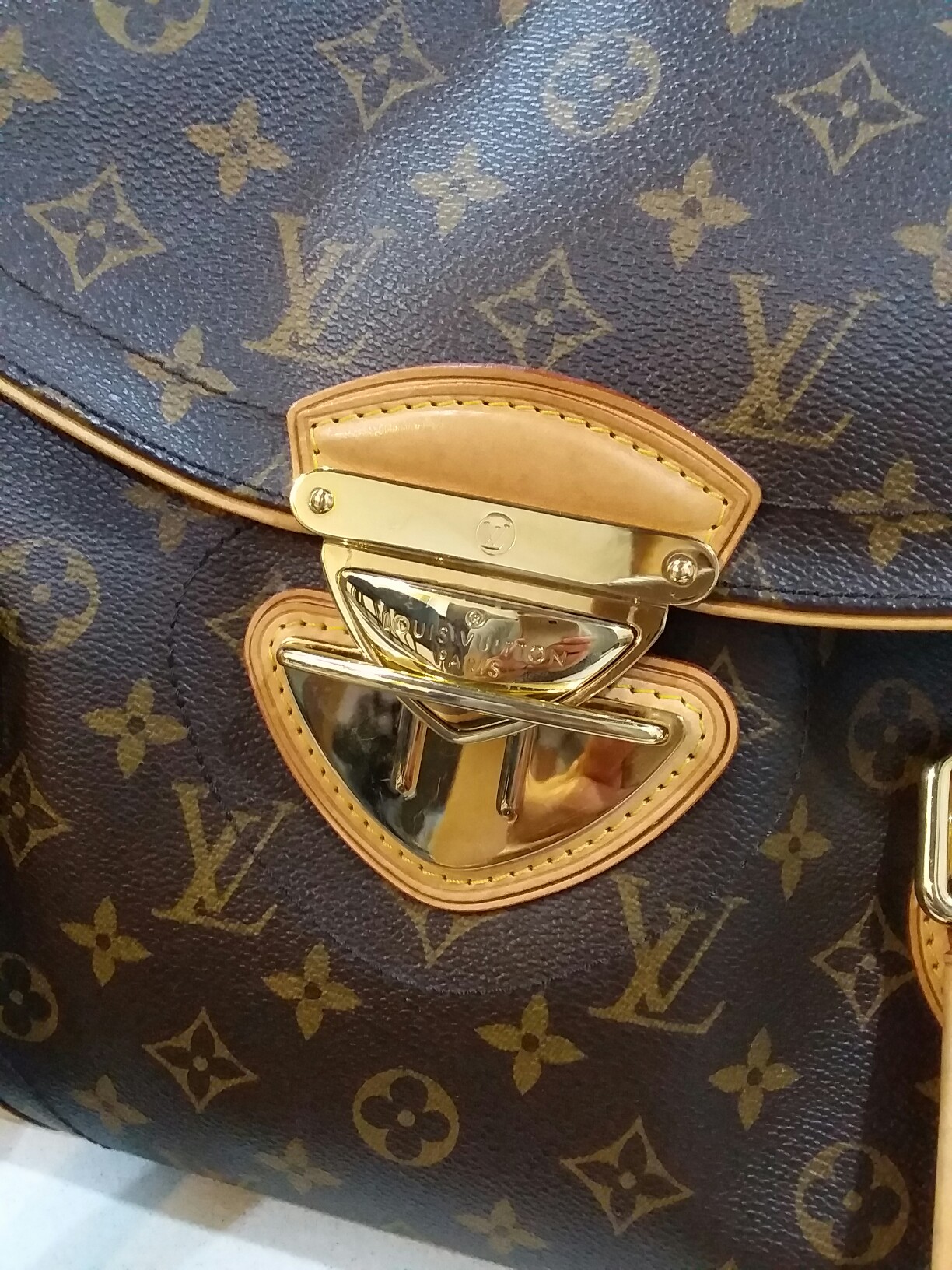 Grabb4itsgone....$490...Lowest Lowest...Authentic LV Beverly GM ...