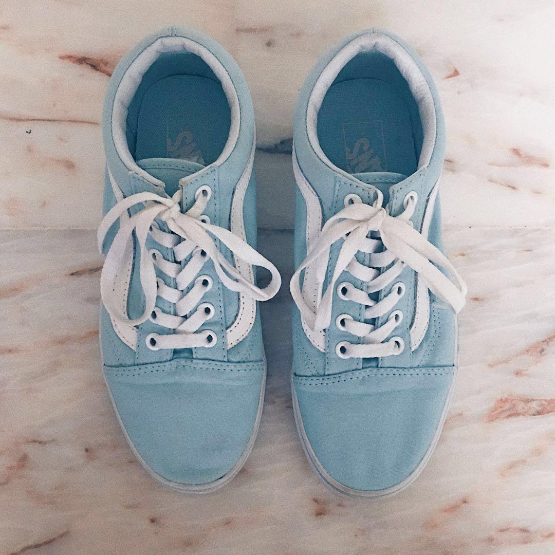 All light blue outlet vans