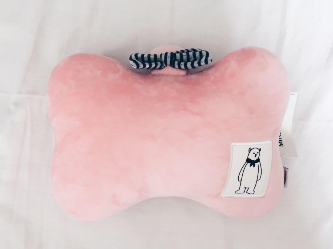 miniso car headrest pillow