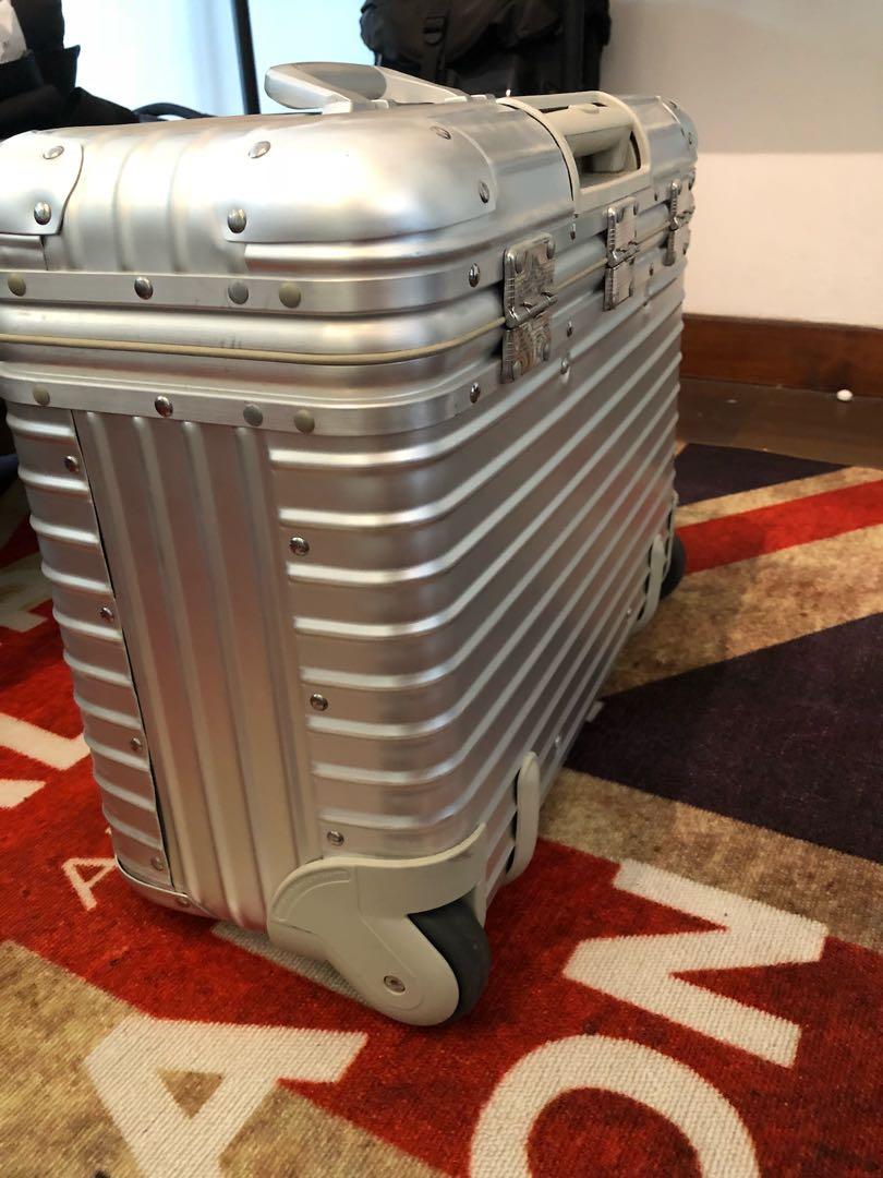 New Rimowa Pilot 2 Wheel