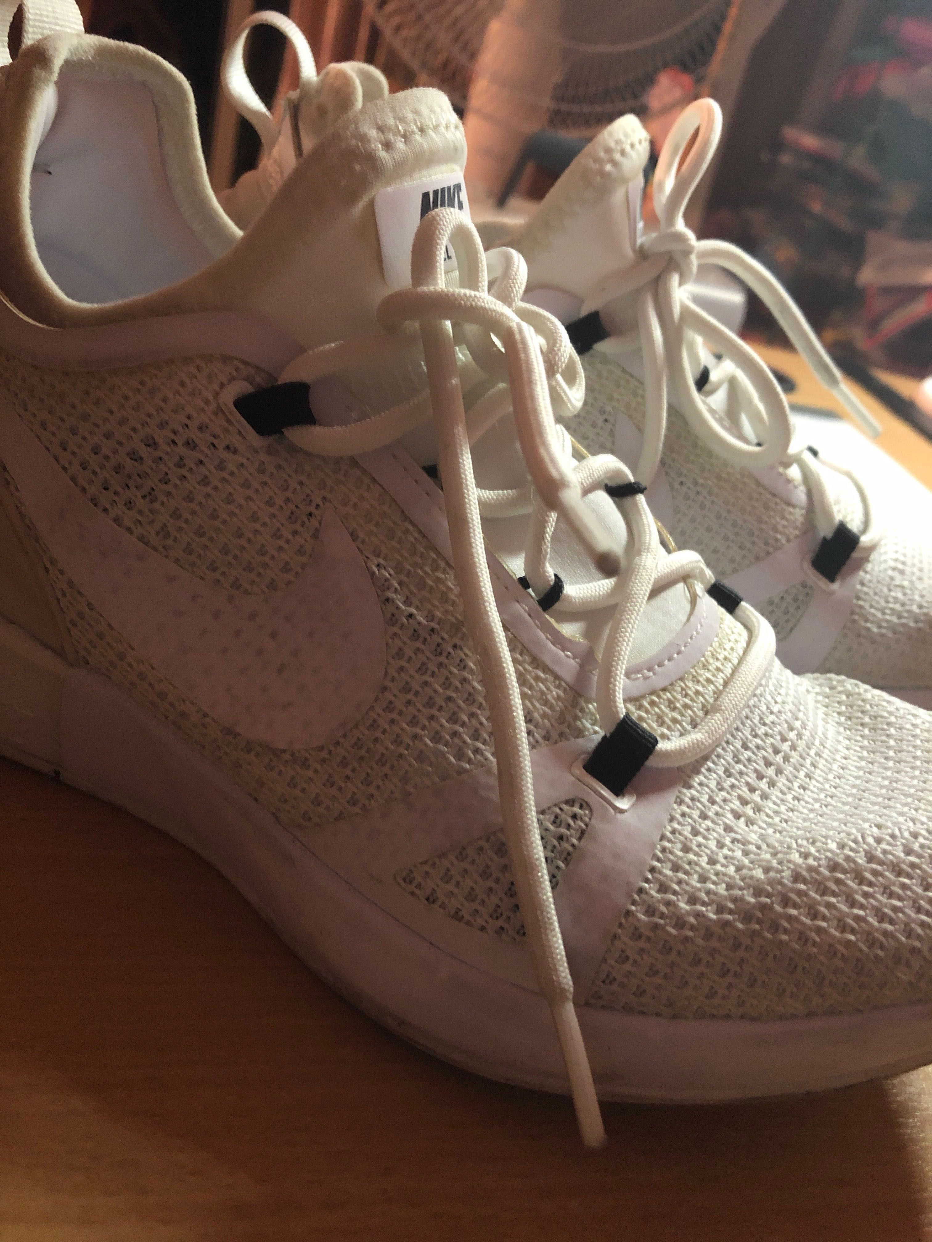 nike duel racer on feet