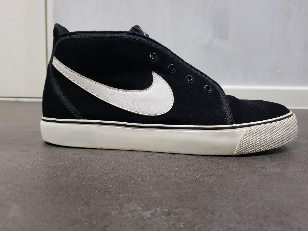 Black nike toki