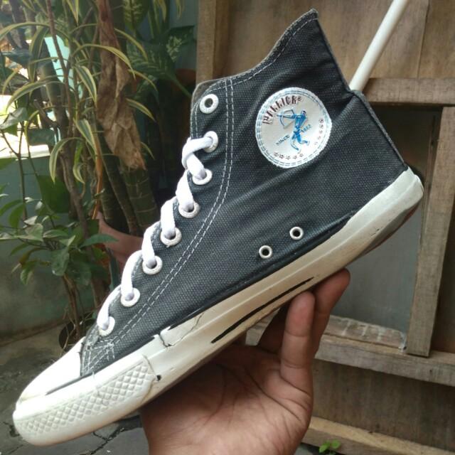 Sepatu Warrior Hi Grey Fesyen Pria Sepatu Sneakers Di Carousell