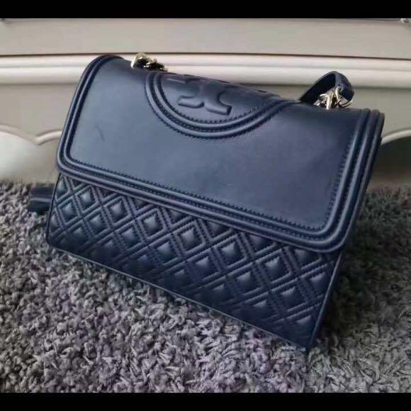 tory burch fleming convertible shoulder bag navy, Women's Fashion, Bags &  Wallets, Shoulder Bags on Carousell