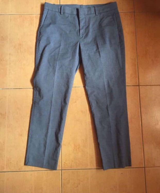 UNIQLO TROUSER (Category: Other Bottoms) located in Virac. Submitted by gianahnami (Listing ID 208058577, Image 1). Description: Good quality pa po di naman po siya nagamit kasi malaki saakin.