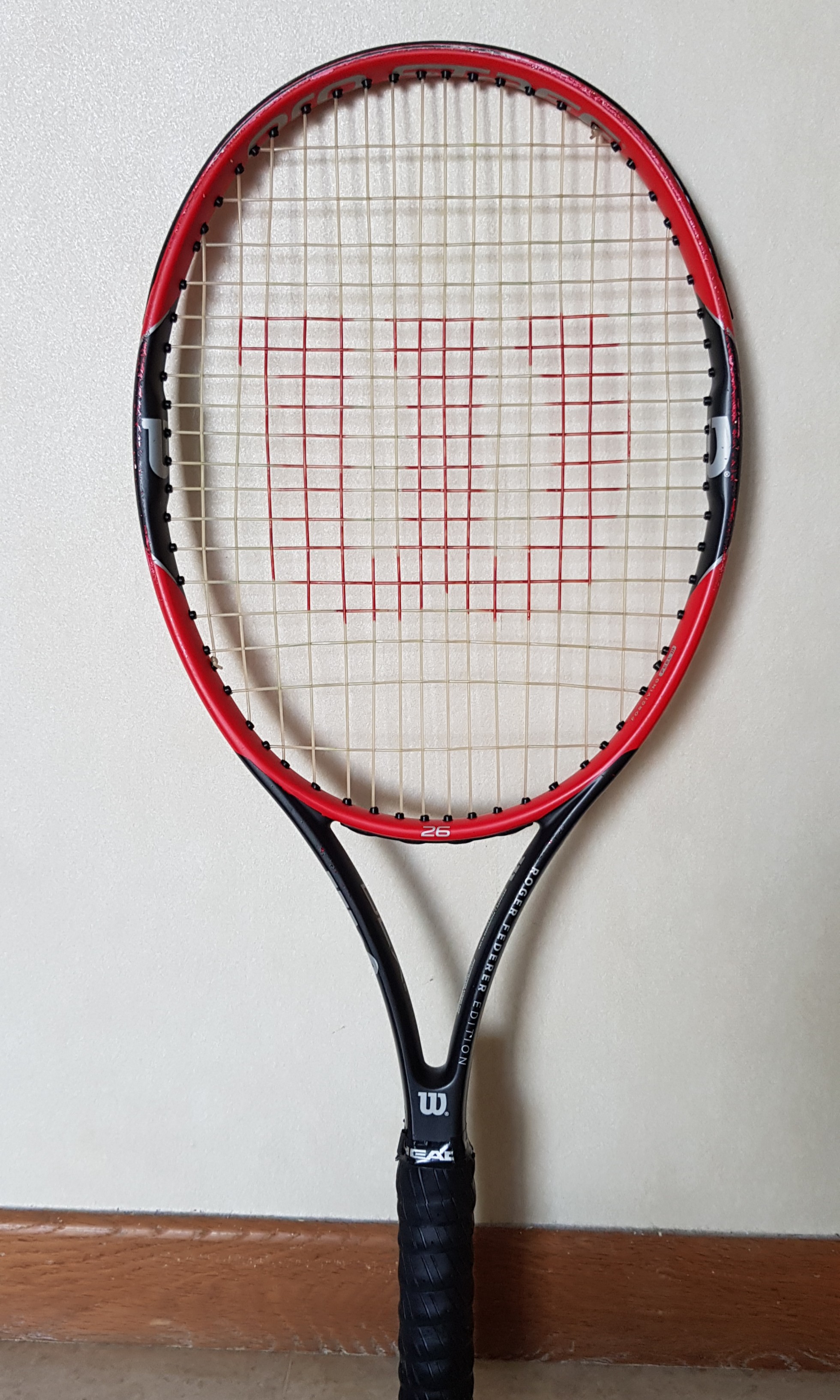 meesteres ego moed Wilson Tennis Racquet Roger Federer Edition, Sports Equipment, Sports &  Games, Racket & Ball Sports on Carousell