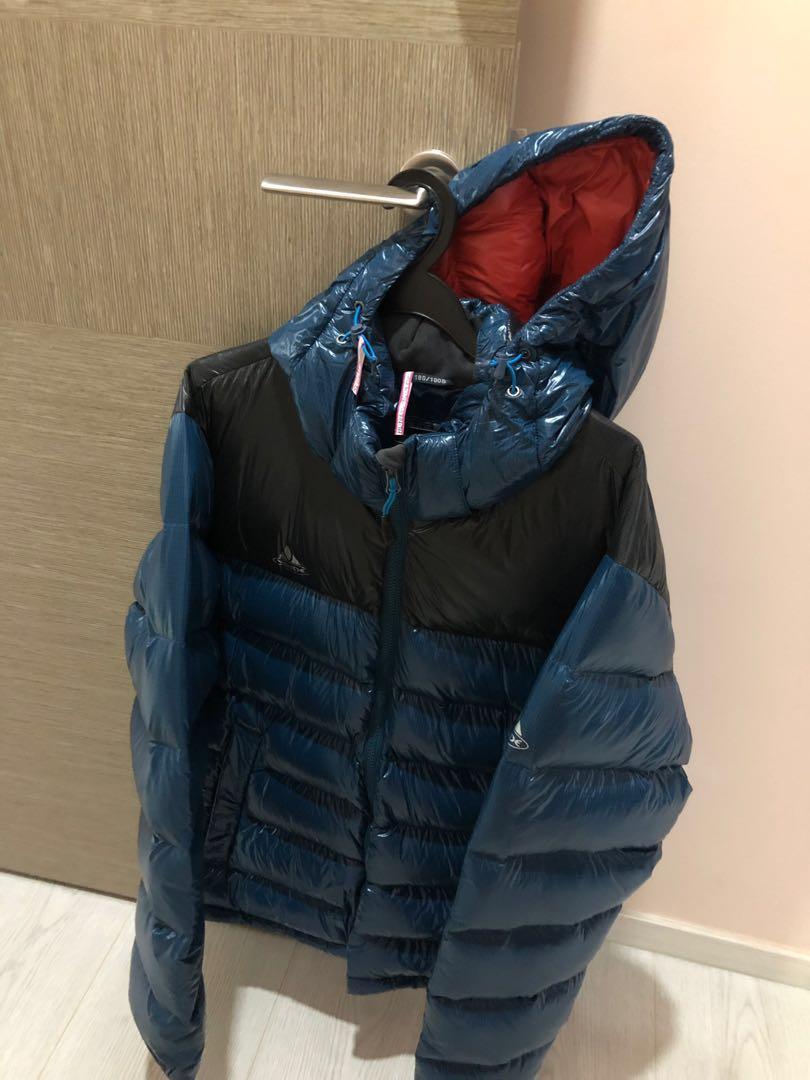 Winter Jacket (Category: Coats, Jackets and Outerwear) located in Singapore. Submitted by daphna1976 (Listing ID 199244741, Image 1). Description: Condition 9/10. Wore for Japan trip. .