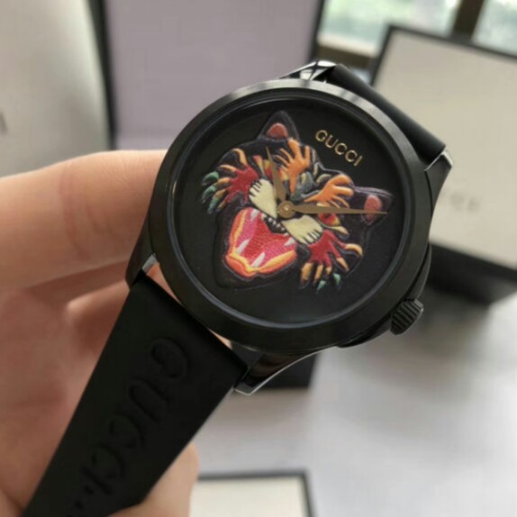 Gucci angry cat hot sale watch