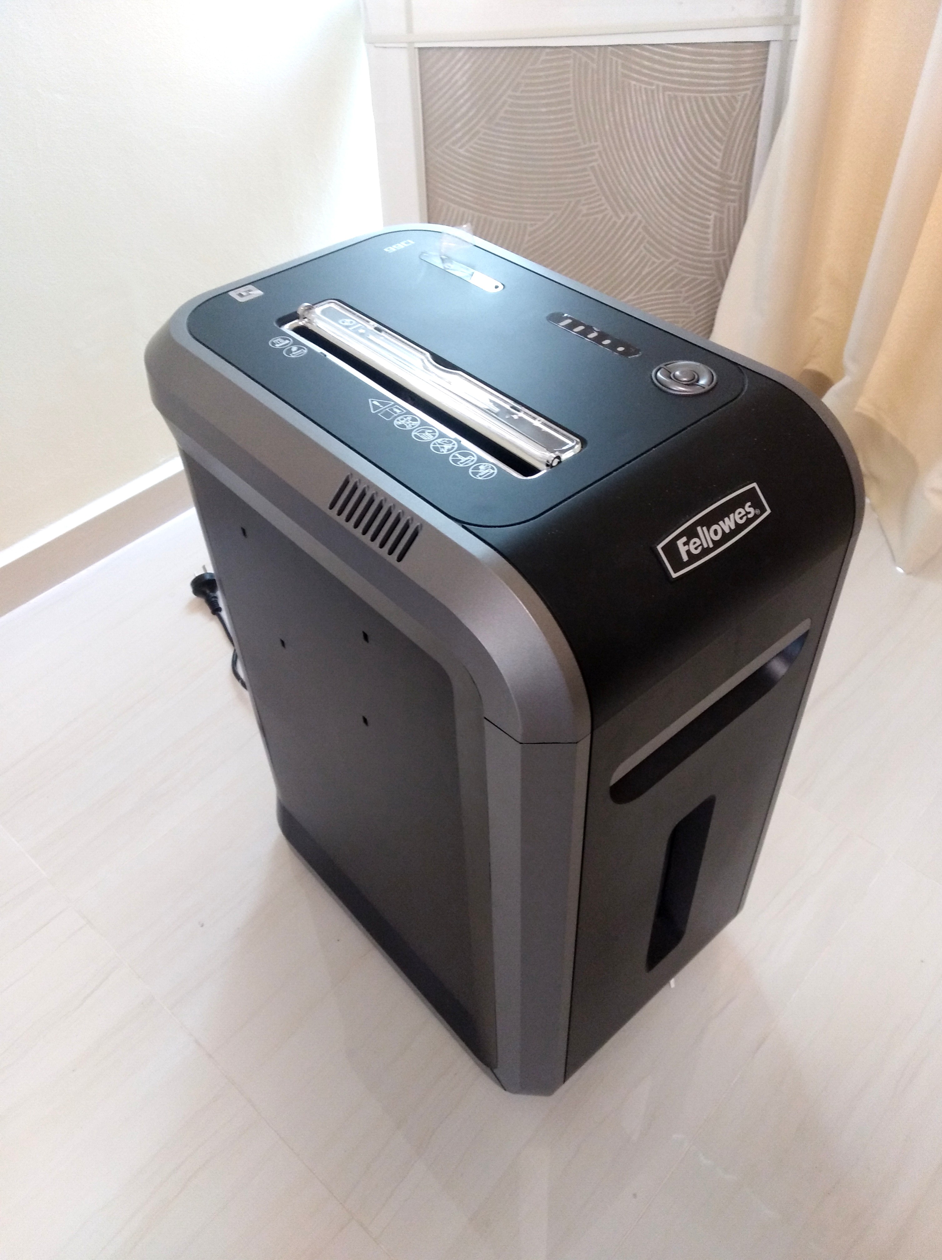 99CI Fellowes Paper Shredder, Computers & Tech, Office & Business