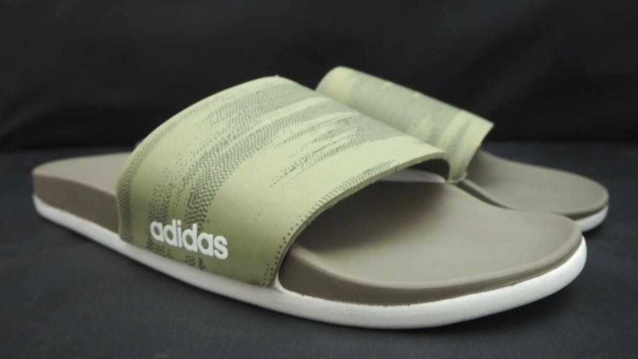 Adilette cloudfoam discount plus graphic slides