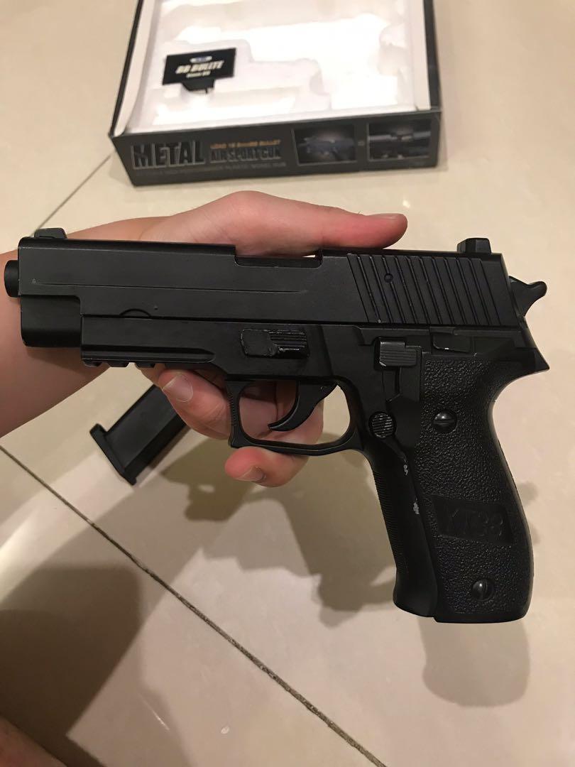 Airsoft Gun Sig Sauer Full Metal Pistol, Olah Raga, Perlengkapan