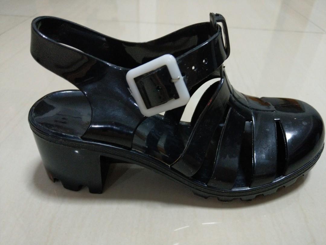black jelly heels