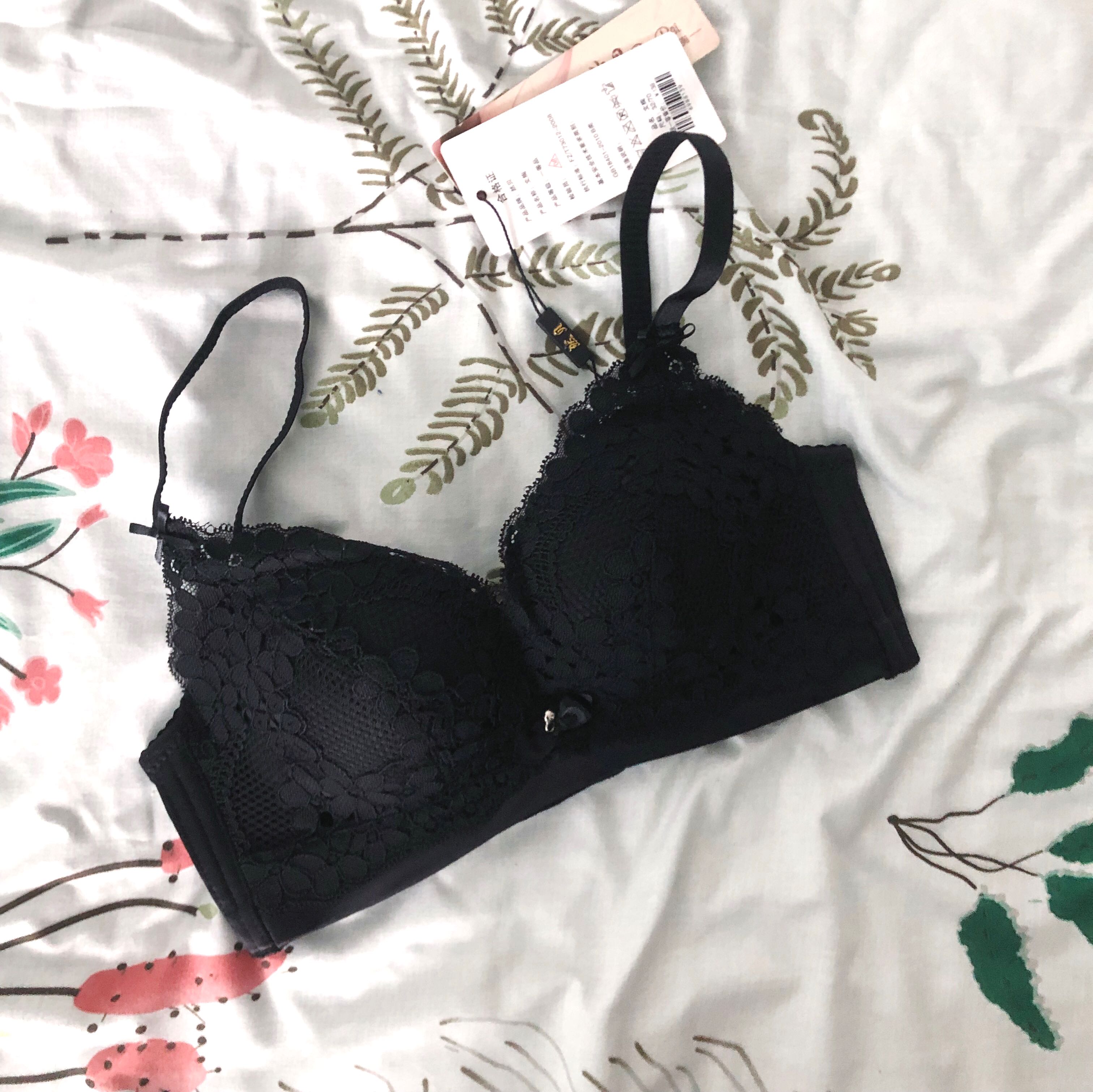 aimerfeel lace push up bra, Women's Fashion, New Undergarments & Loungewear  on Carousell