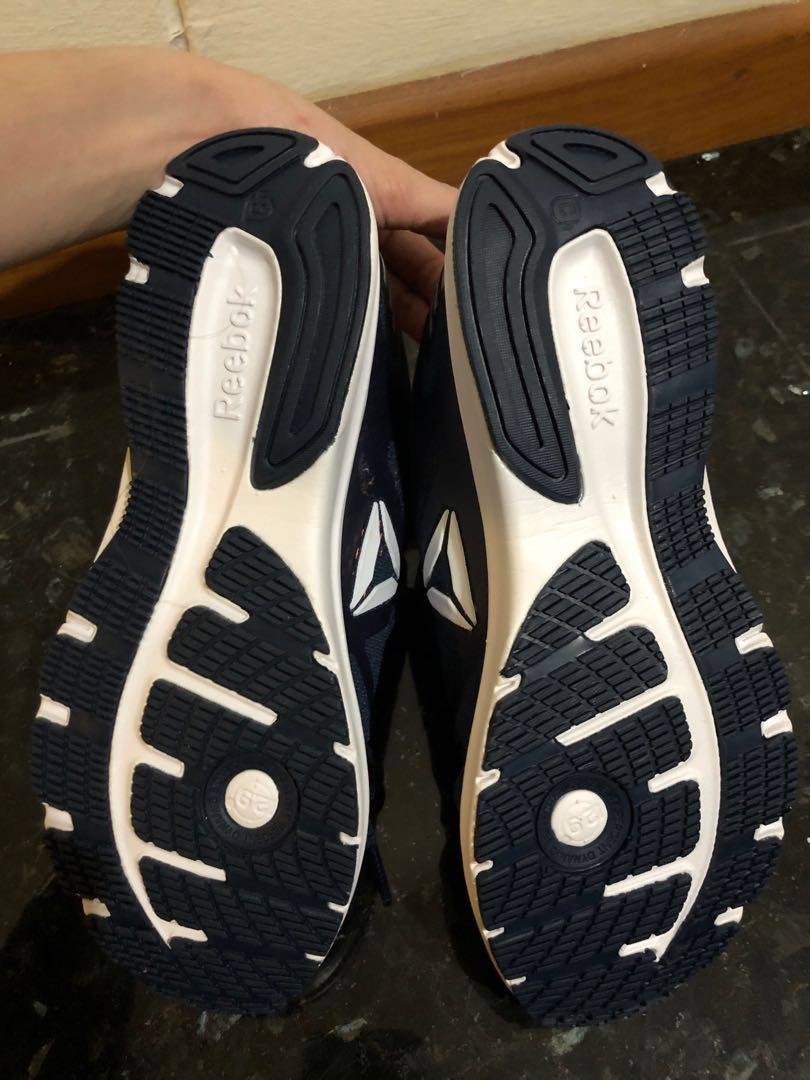 Brand New Authentic Reebok Ahary Runner Sports Equipment Sports