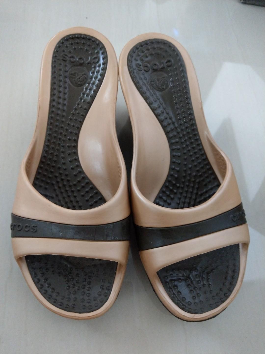 crocs open toe shoes