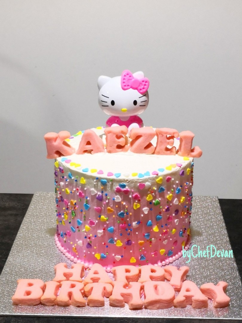 Hello Kitty Birthday Cake Food Drinks Baked Goods On Carousell