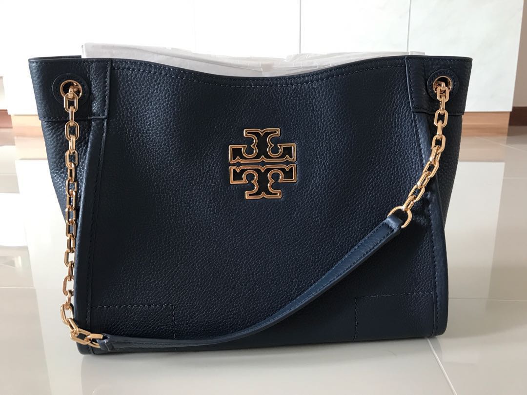 Likely used Tory Burch navy blue tote bag small, Women's Fashion, Bags &  Wallets, Tote Bags on Carousell