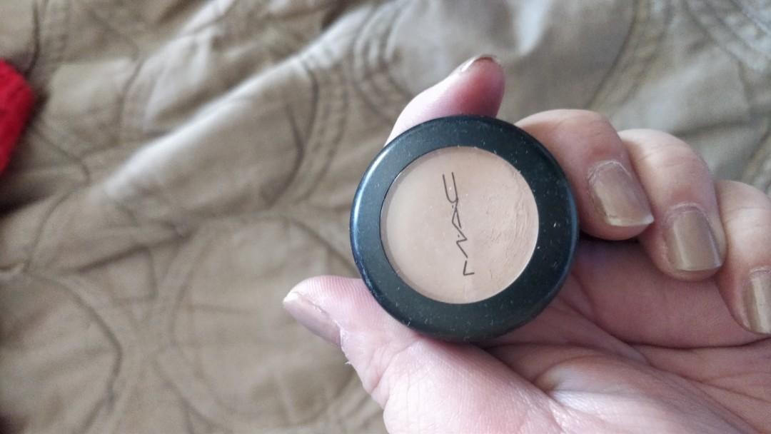 pink undertone concealer