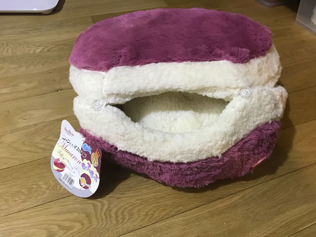 macaron cat bed