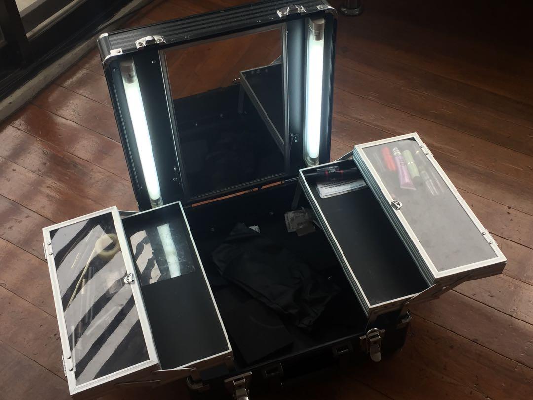 Make Up Case with LED Lights (Category: Makeup) located in Rizal. Submitted by angelicious3 (Listing ID 208389577, Image 1). Description: Used but not abused Make Up Train Case with Led Lights... 7500 @ Suesh .