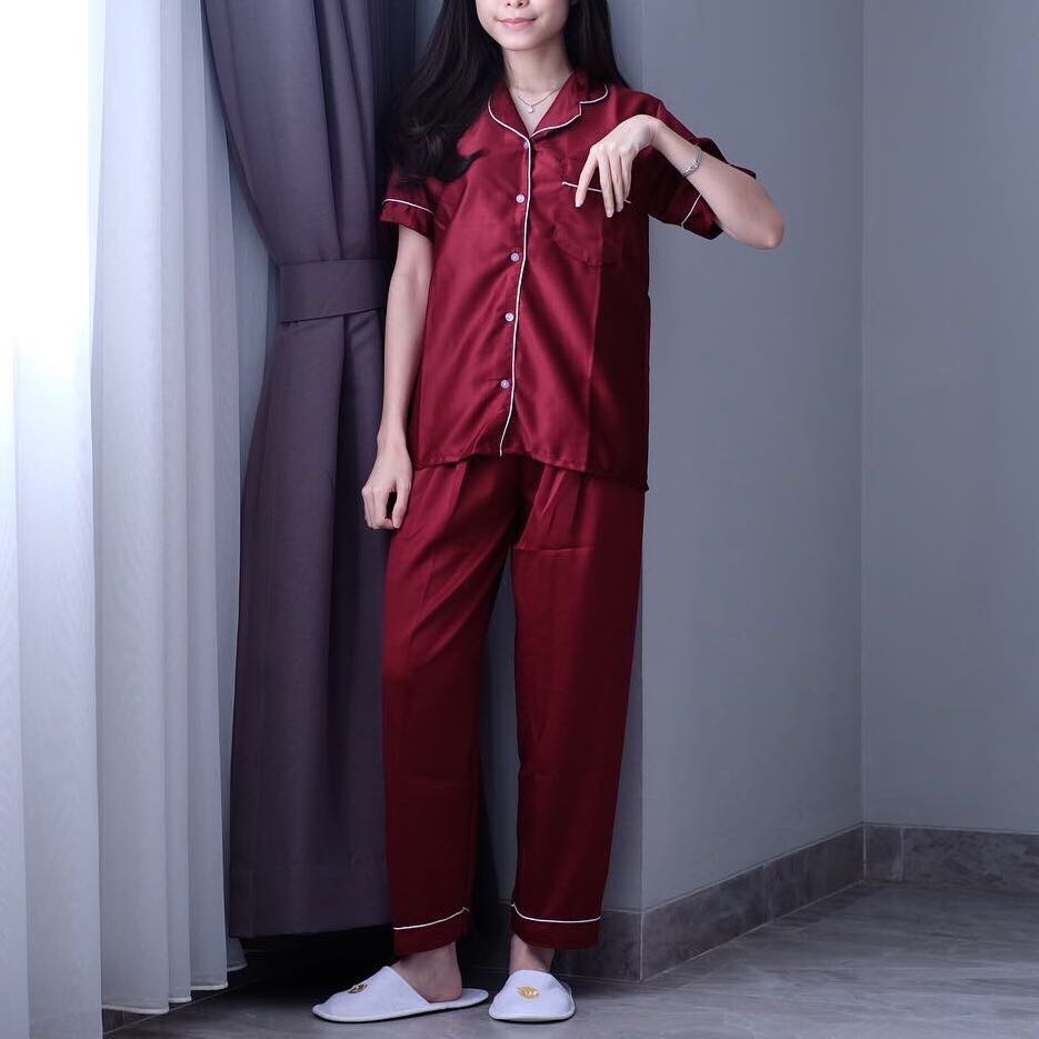 Maroon silk pajamas 2025