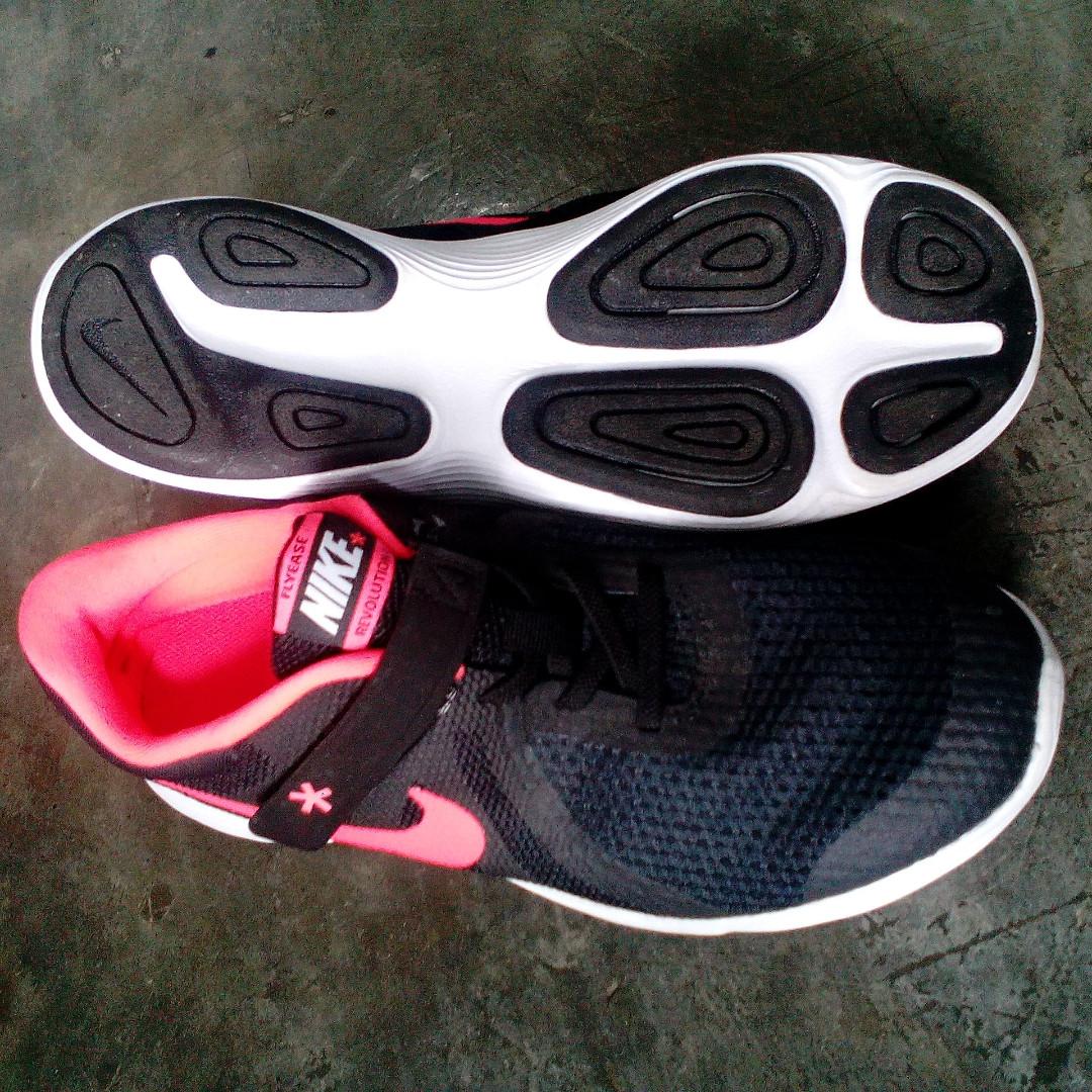 nike revolution 4 flyease pink